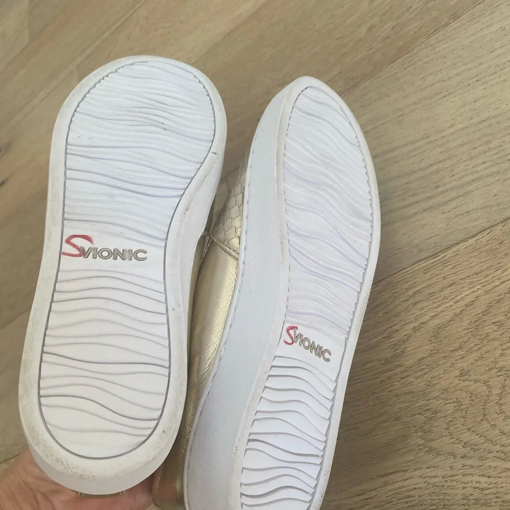 Vionic scalloped slip on sneaker gold size 8 - Picture 4 of 6